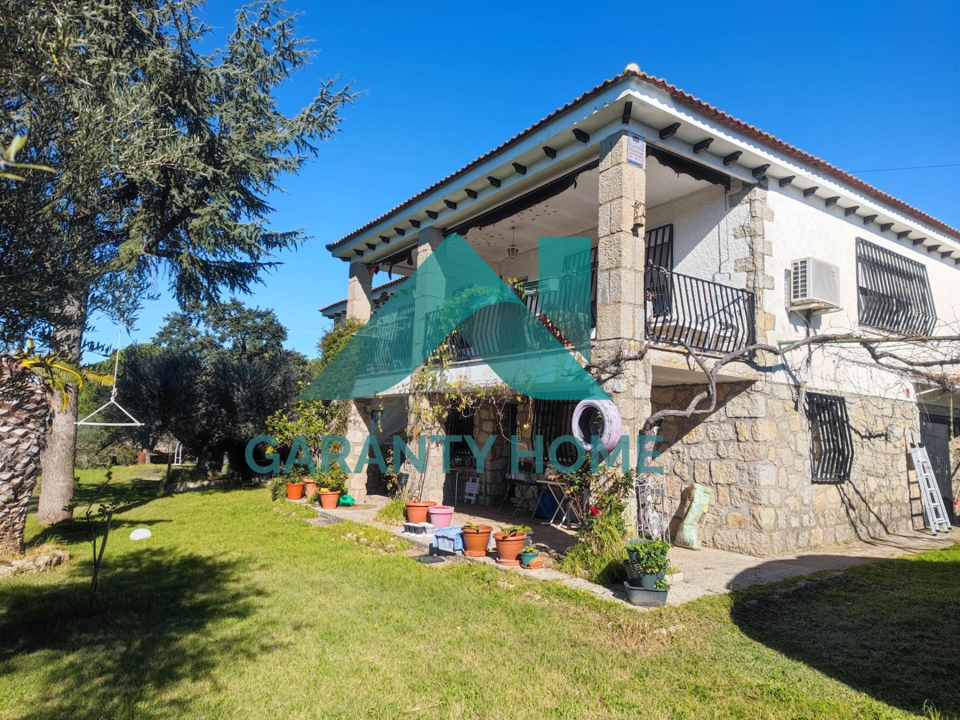 Vista exterior de Casa o xalet en venda en Malpartida de Cáceres amb Aire condicionat, Calefacció i Jardí privat