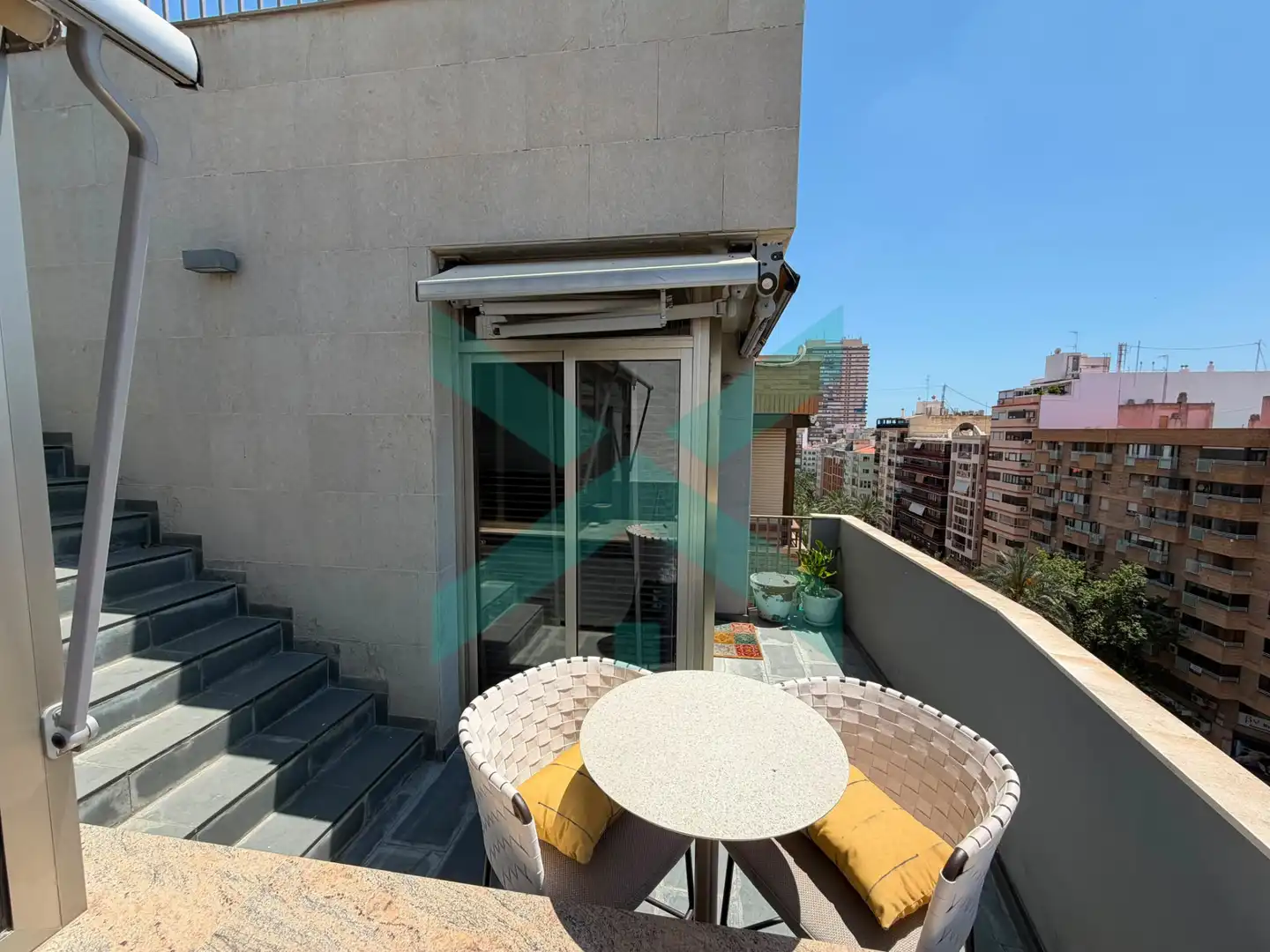Ático con terraza en venta en Avinguda General Marvá