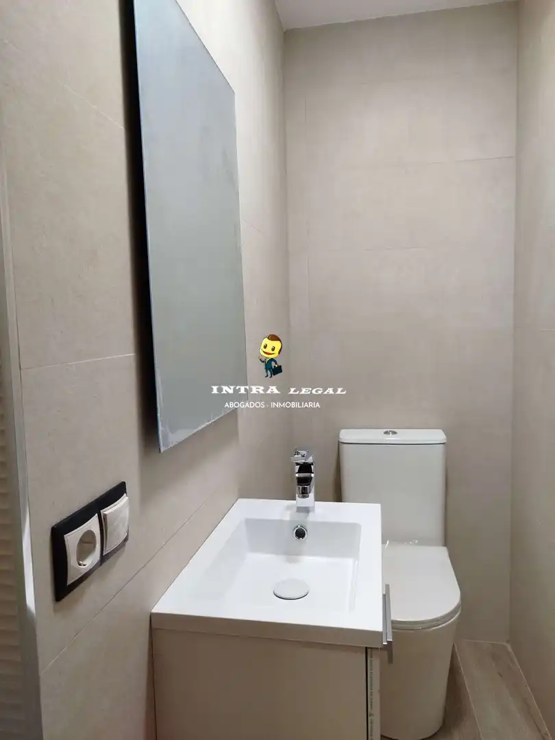 Bathroom of Flat for rent in Salamanca  with Heating, Terrace and Furnished