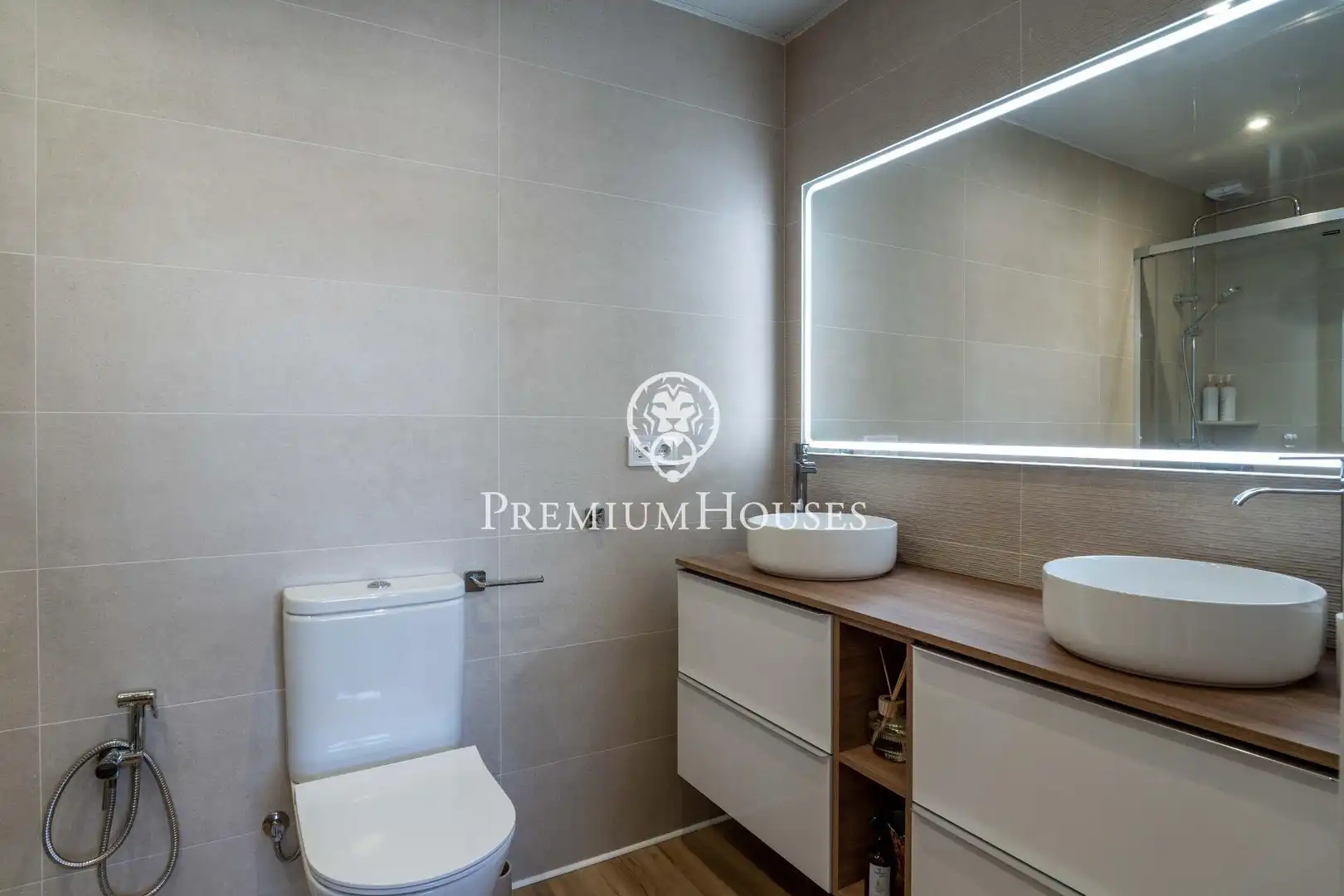 Bathroom of Detached homes for sale in Vilanova i la Geltrú  with Air Conditioner, Heating and Storage room