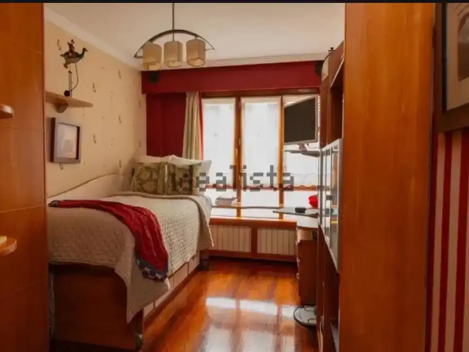 Bedroom of Flat for sale in Irun 