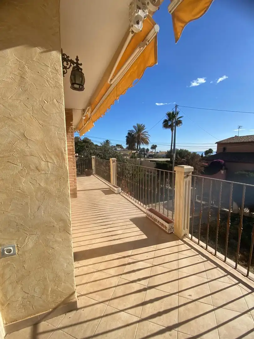 Casa o xalet en venda a Pueblo Español - Coveta Fumá