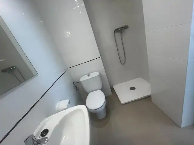 Bathroom of Flat for rent in Sant Cugat del Vallès  with Heating and Oven