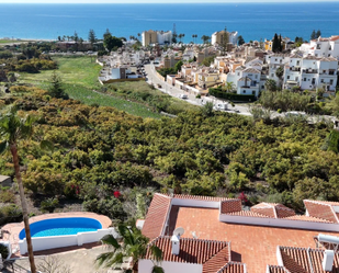 Vista exterior de Casa o xalet en venda en Nerja amb Aire condicionat, Jardí privat i Terrassa