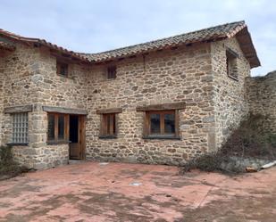 Building for sale in Arriba, Manzanal de los Infantes