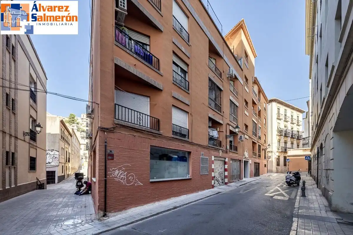 Außenansicht von Wohnung zum Verkauf in Granada mit Balkon
