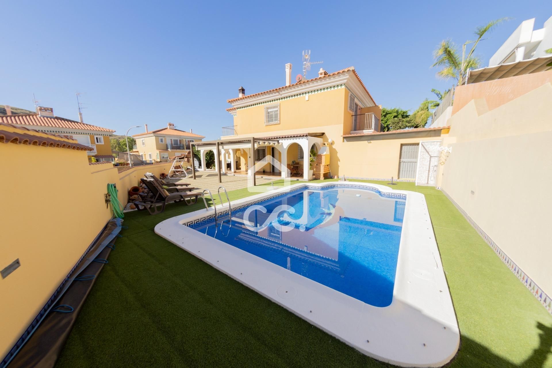 Vista exterior de Casa adosada en venda en Águilas amb Aire condicionat, Jardí privat i Terrassa