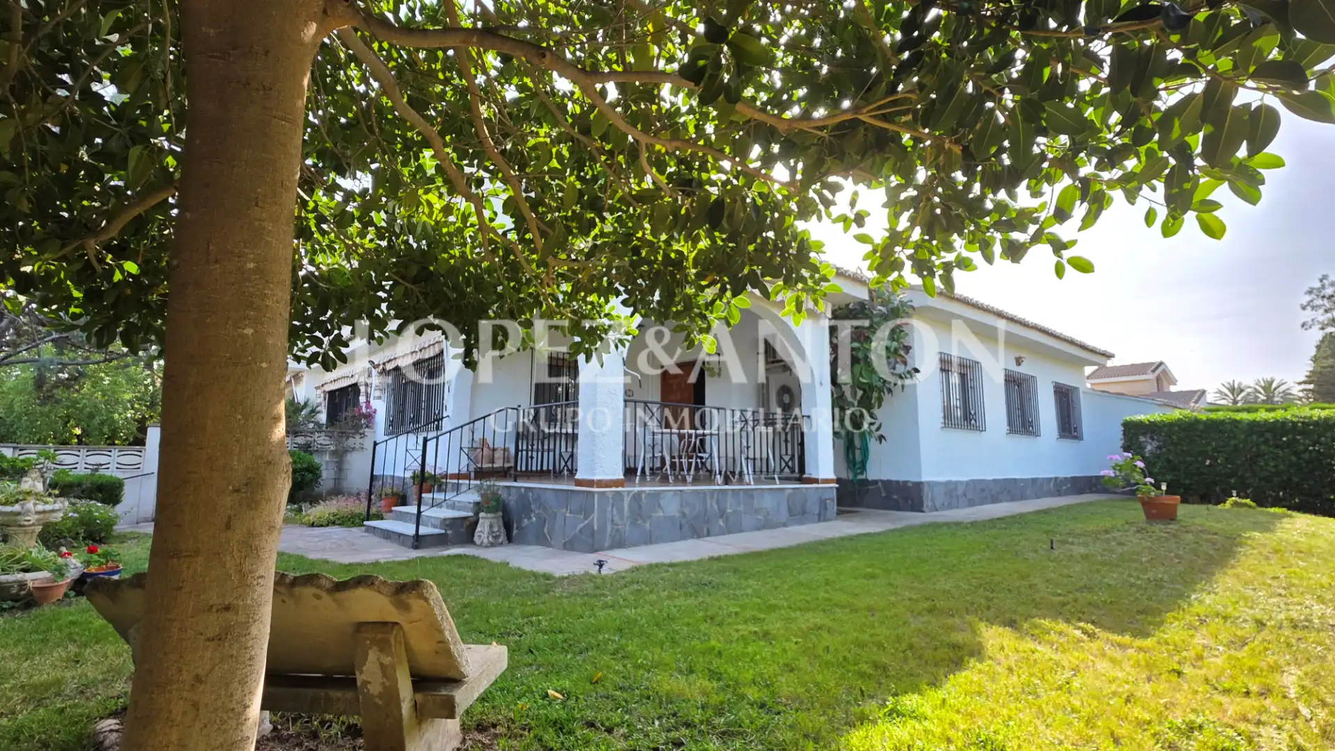 Exterior view of Houses for sale in L'Eliana  with Air Conditioner, Private garden and Terrace