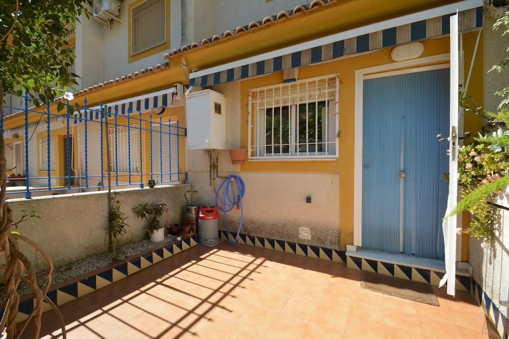 Vista exterior de Finca rústica en venta en Guardamar del Segura con Terraza, Trastero y Amueblado