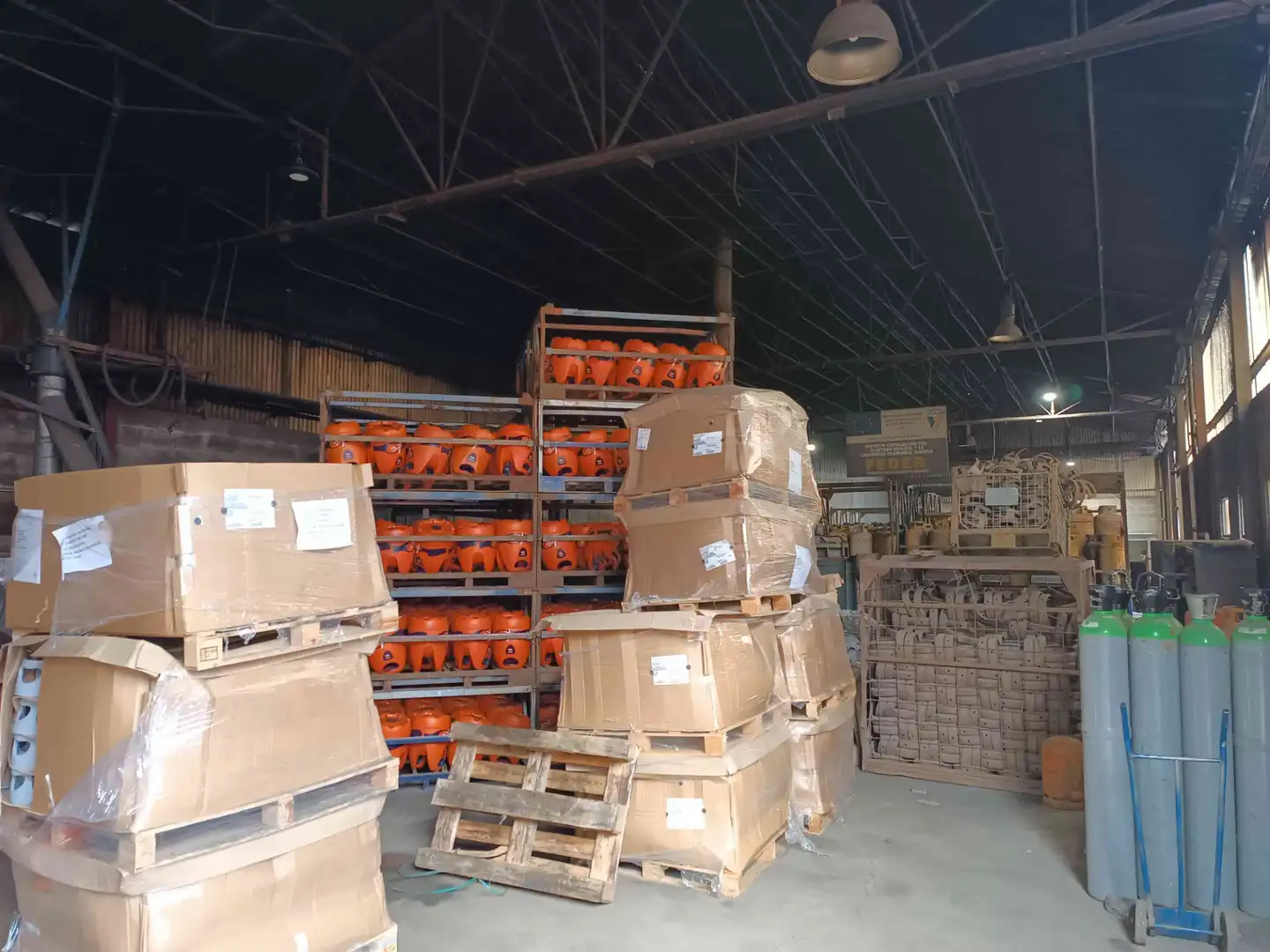 Fabrikhallen zum Verkauf in Guitiriz