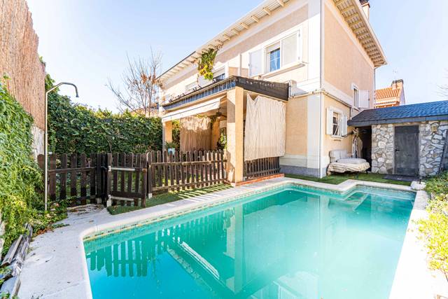 Casa adosada en Venta en Sector B