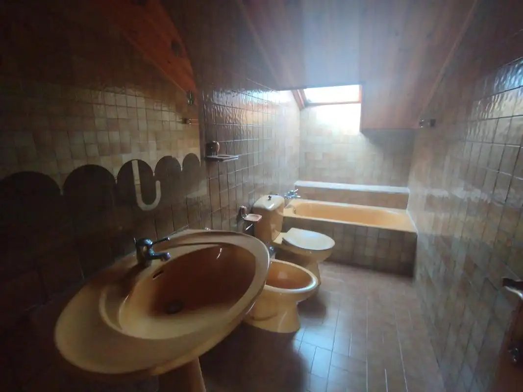 Bany de Casa o xalet en venda en Zaragoza amb Jardí privat