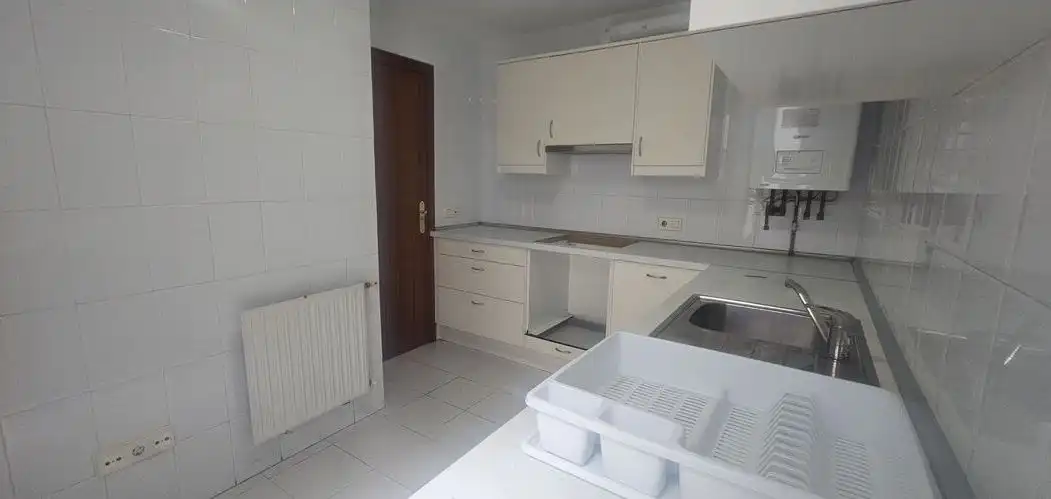 Küche von Wohnung zum Verkauf in Bilbao  mit Heizung, Abstellraum und Alarm