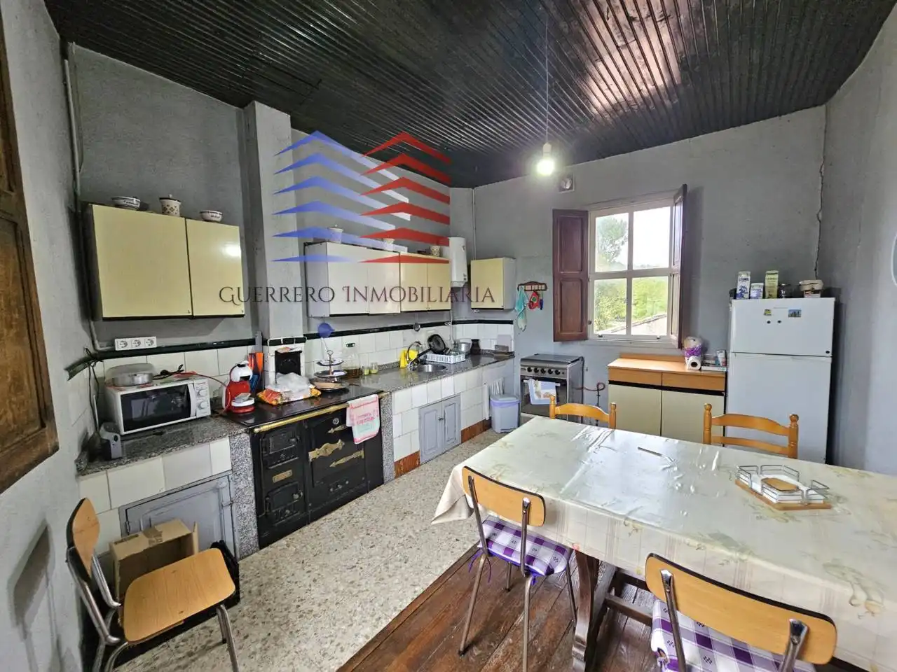 Cuina de Casa o xalet en venda en Celanova amb Jardí privat i Terrassa