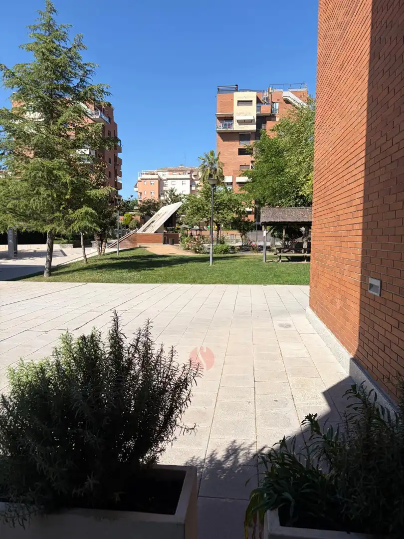 Jardín de Ático en venta en Granada con Calefacción, Parquet y Terraza
