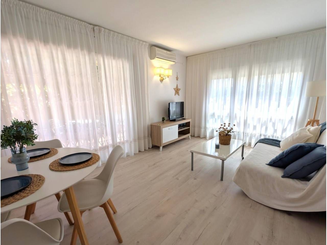 Bedroom of Flat for sale in Castell-Platja d'Aro  with Air Conditioner, Parquet flooring and Terrace