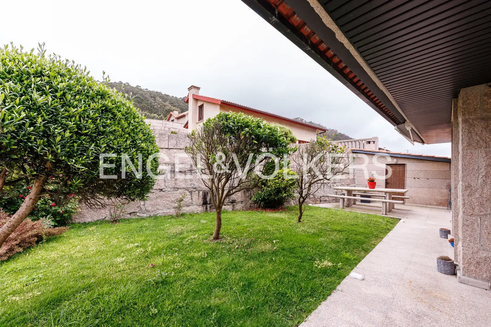 Terrassa de Casa o xalet en venda en Oia amb Calefacció, Jardí privat i Parquet