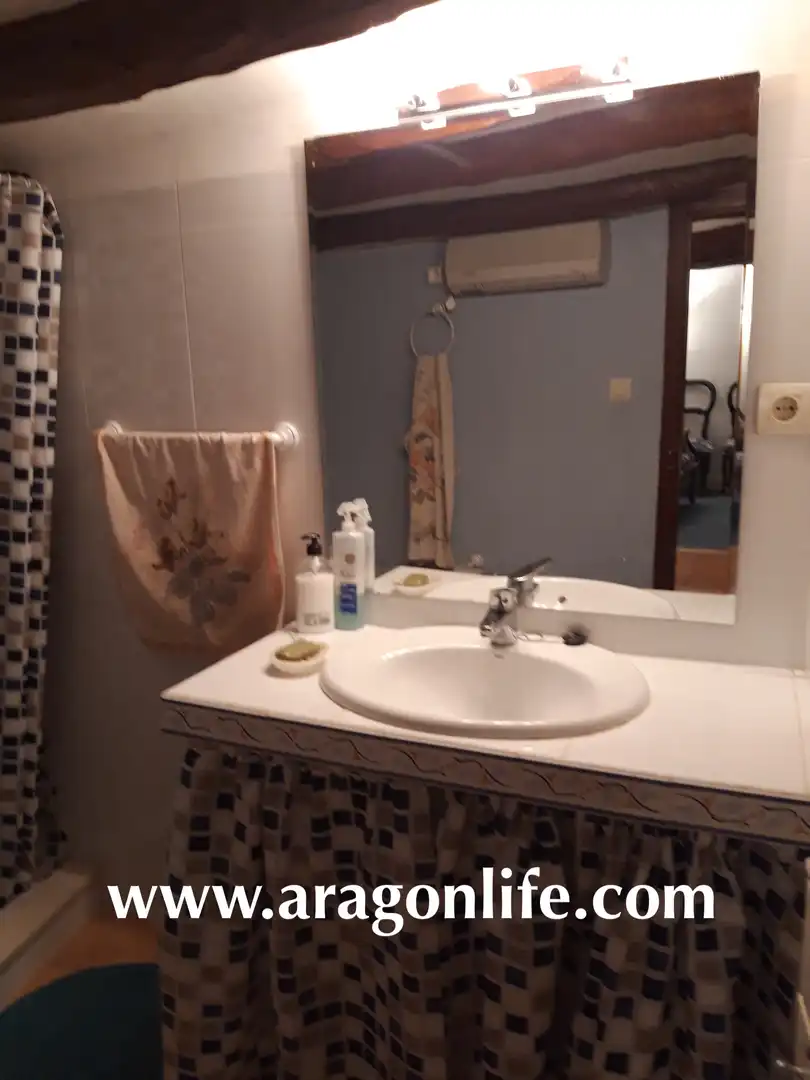 Bathroom of Houses for sale in Maella  with Furnished, Oven and Washing machine