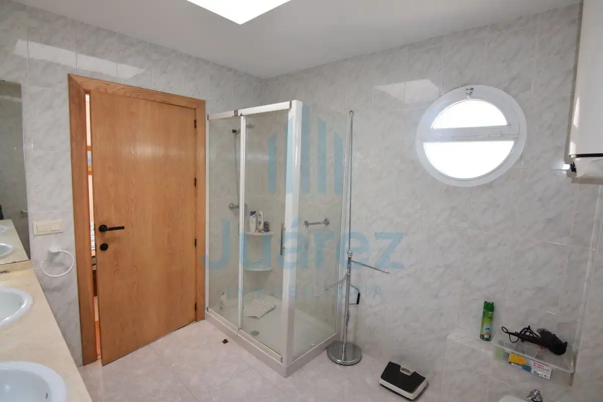 Bathroom of Houses for sale in Mutxamel  with Air Conditioner, Heating and Parquet flooring