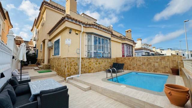 Casa adosada en Venta en Calle Guadiana en Los Almendros
