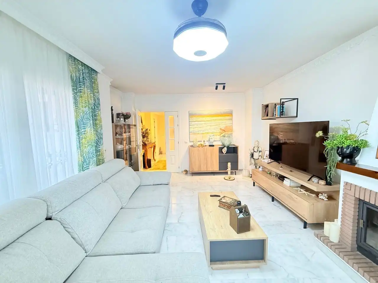 Sala d'estar de Casa o xalet en venda en Vélez-Málaga amb Aire condicionat, Calefacció i Jardí privat