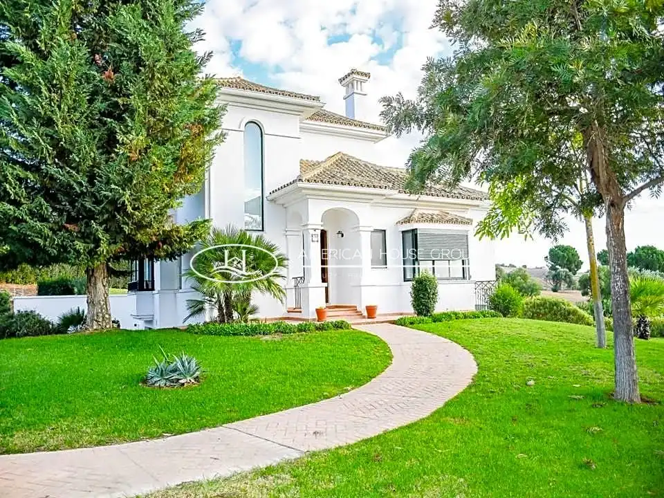 Vista exterior de Casa o xalet en venda en Arcos de la Frontera amb Aire condicionat, Calefacció i Jardí privat