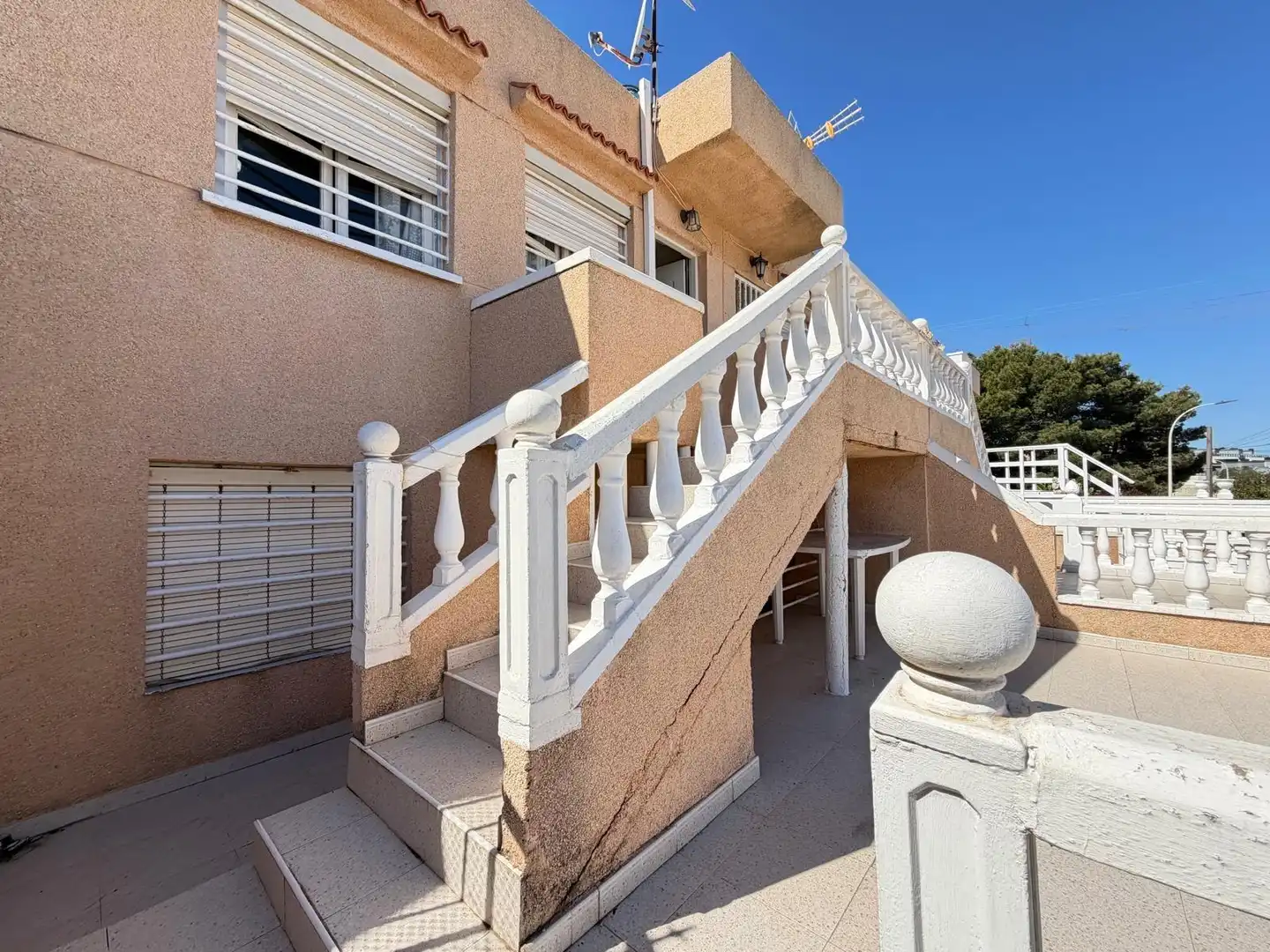 Vista exterior de Casa adosada en venda en Santa Pola amb Aire condicionat, Calefacció i Terrassa