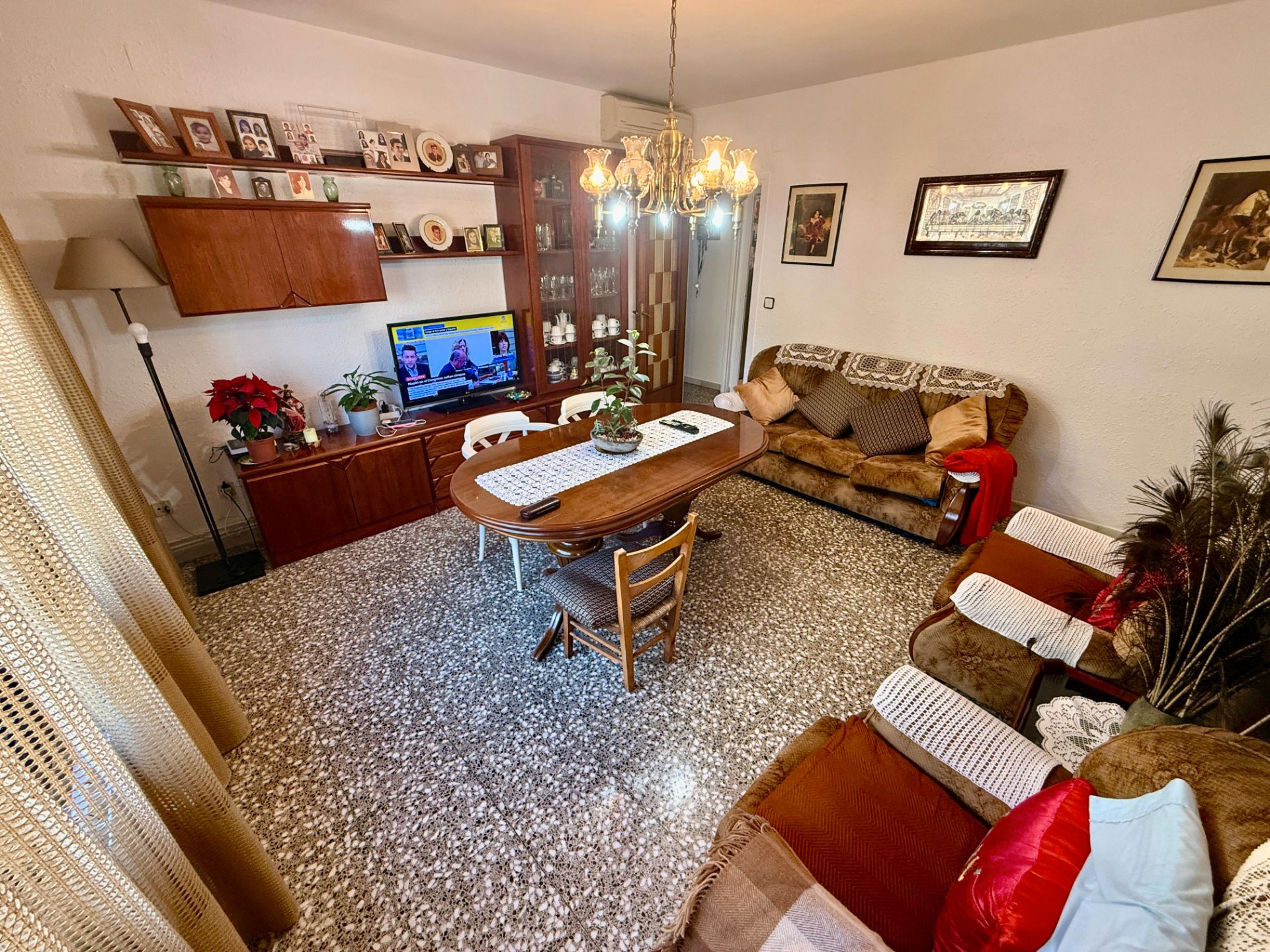 Sala d'estar de Pis en venda en Cornellà de Llobregat amb Aire condicionat, Calefacció i Forn