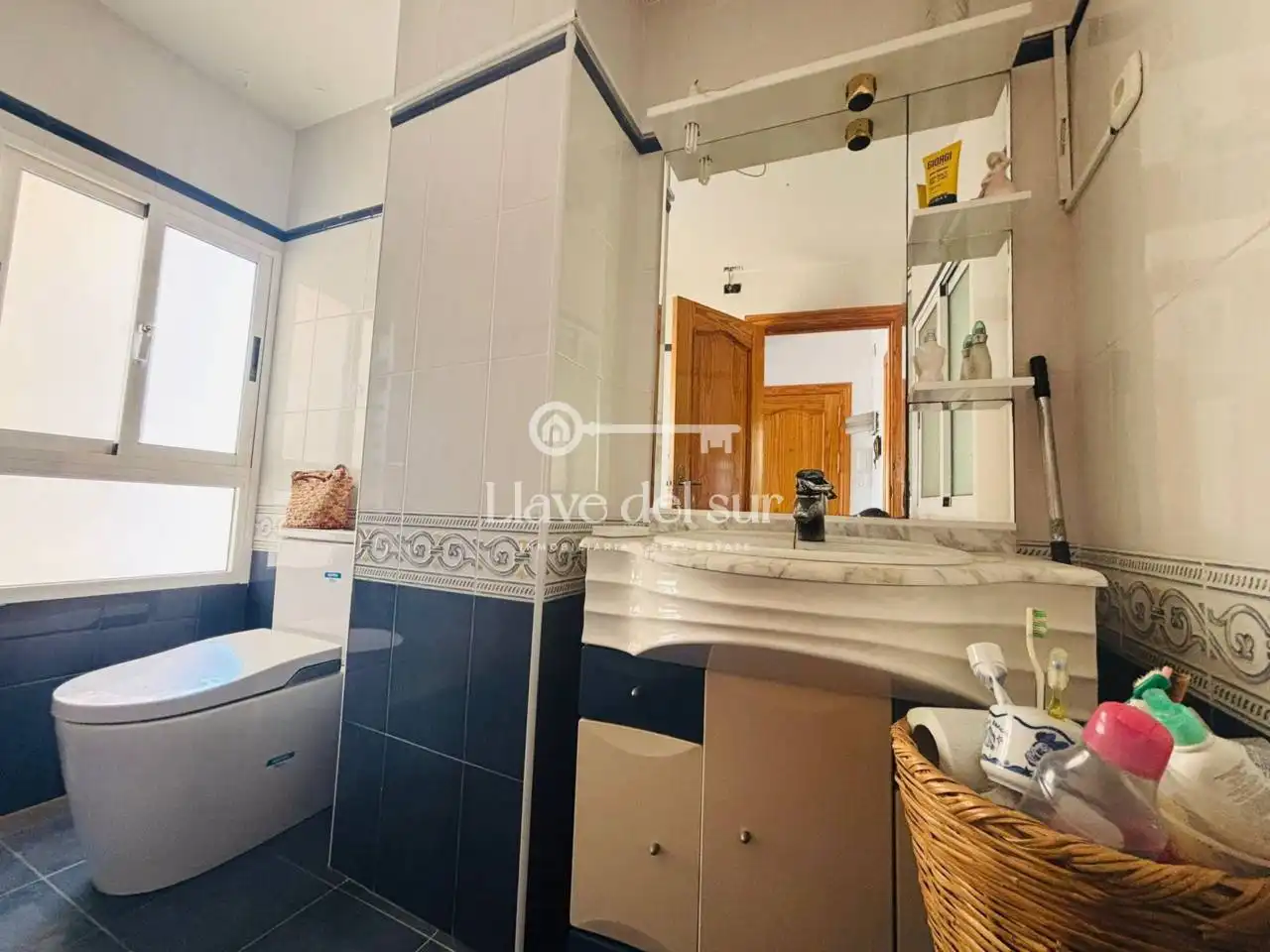 Badezimmer von Wohnung zum Verkauf in Águilas mit Möbliert und Balkon
