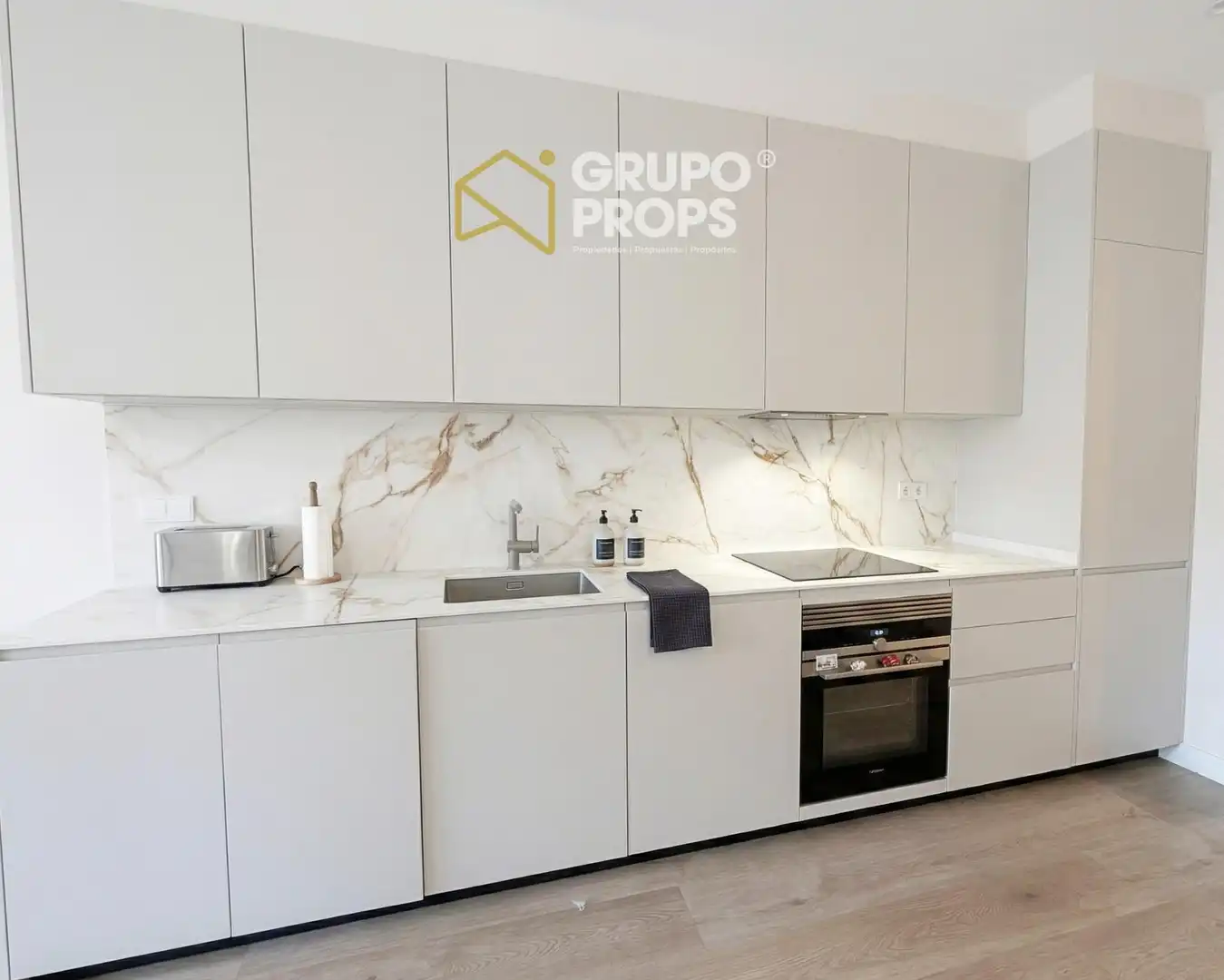 Küche von Wohnung zum Verkauf in Madrid mit Klimaanlage und Heizung