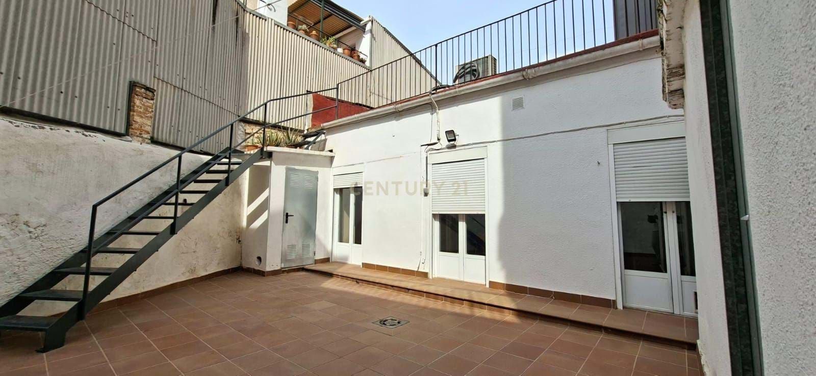 Exterior view of House or chalet for sale in Vilafranca del Penedès  with Air Conditioner and Terrace