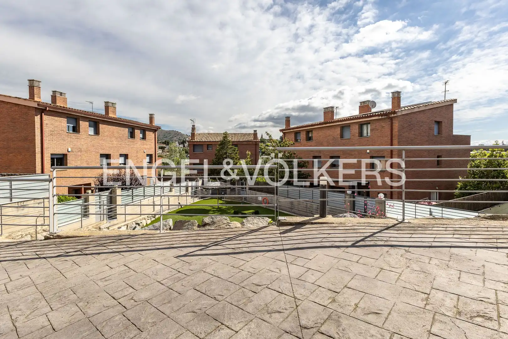 Vista exterior de Casa adosada de alquiler en Tiana con Aire acondicionado, Calefacción y Jardín privado