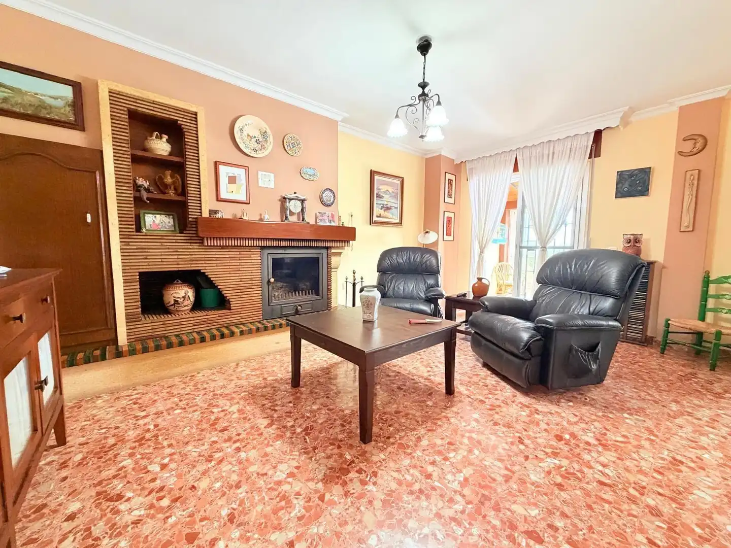 Sala d'estar de Casa o xalet en venda en Algeciras amb Piscina