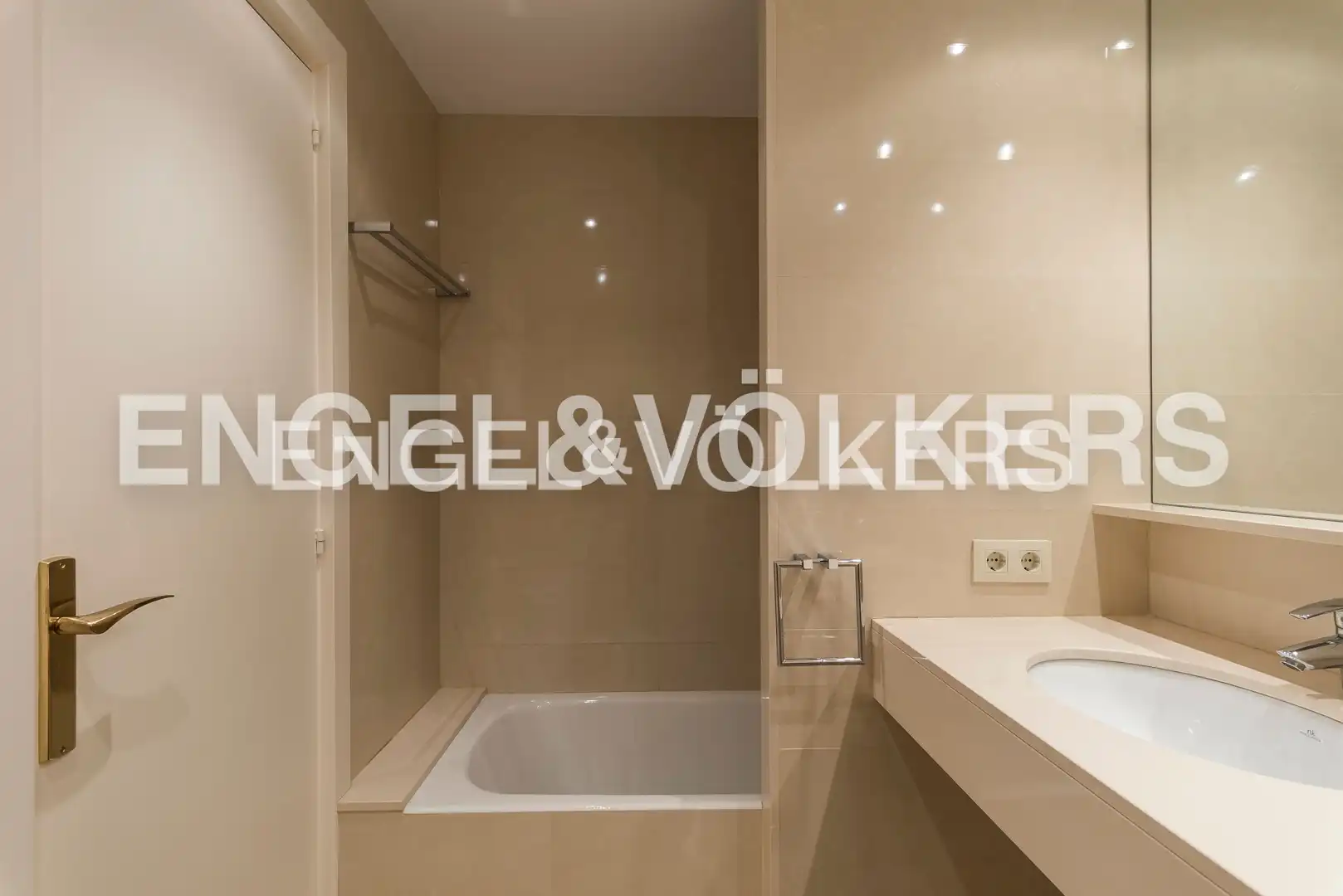 Baño de Piso de alquiler en Madrid con Aire acondicionado, Calefacción y Parquet