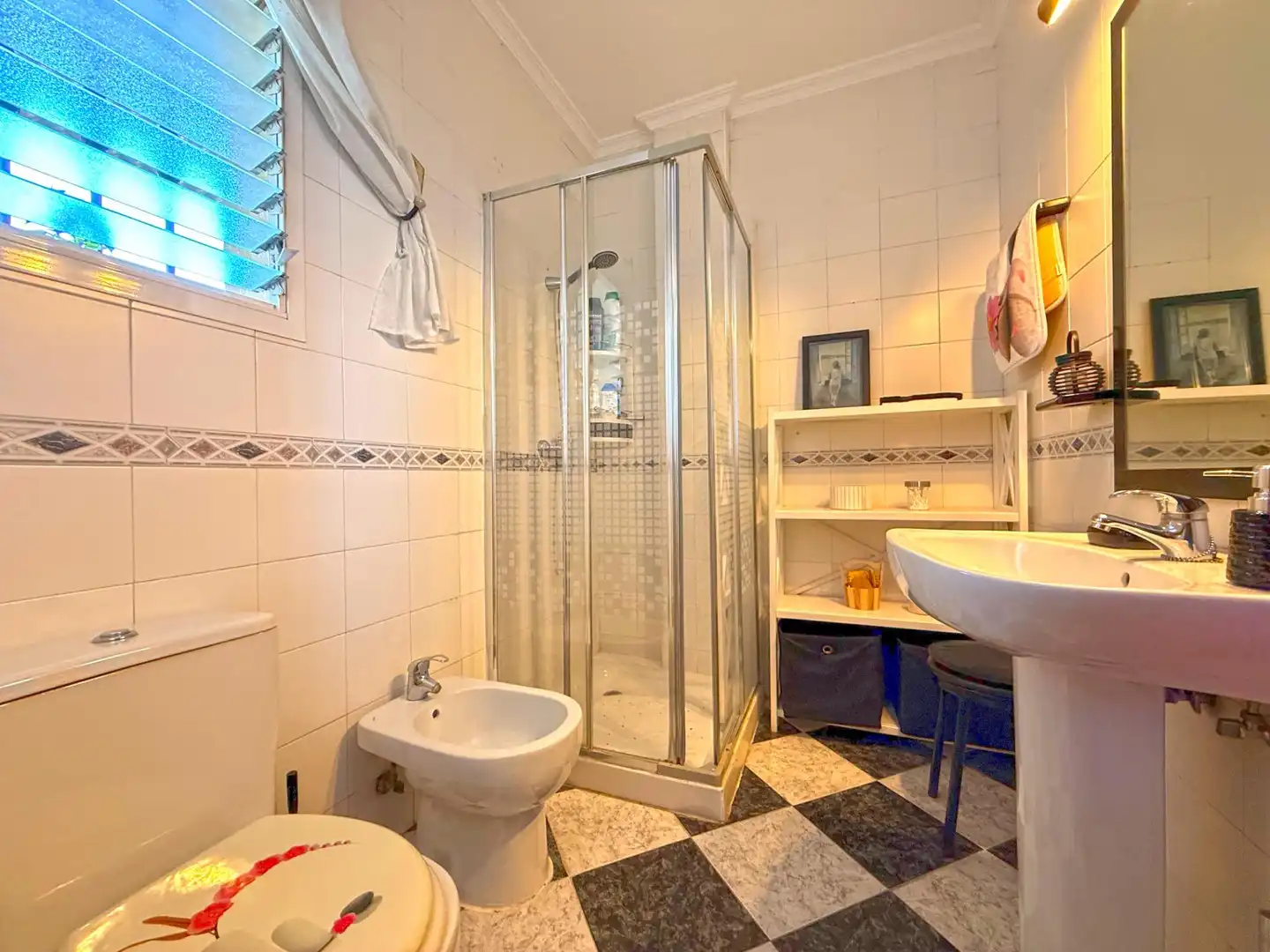 Baño de Casa adosada en venta en Tomares con Jardín privado