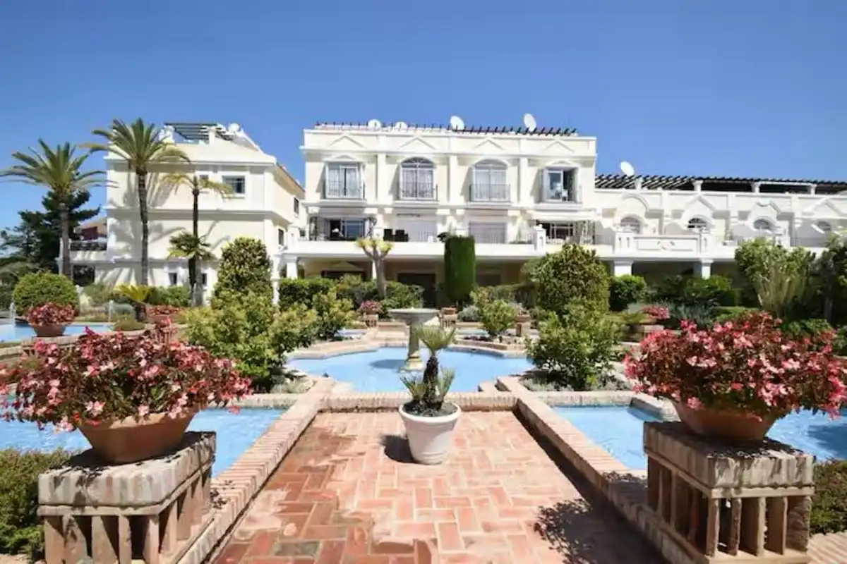 Apartment with pool for sale in Aloha Pueblo 30, imagen 3