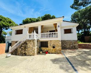 Vista exterior de Casa o xalet en venda en Almorox amb Aire condicionat, Terrassa i Balcó