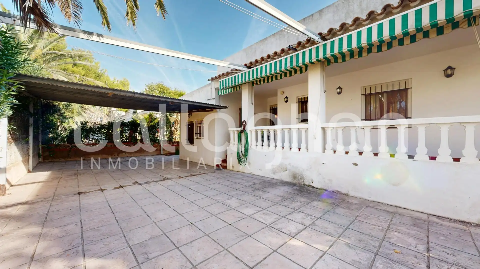 Vista exterior de Casa o xalet en venda en Sagunto / Sagunt amb Aire condicionat, Calefacció i Jardí privat