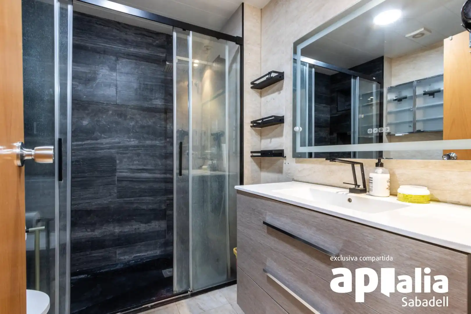 Baño de Casa o chalet en venta en Sabadell con Aire acondicionado, Calefacción y Parquet
