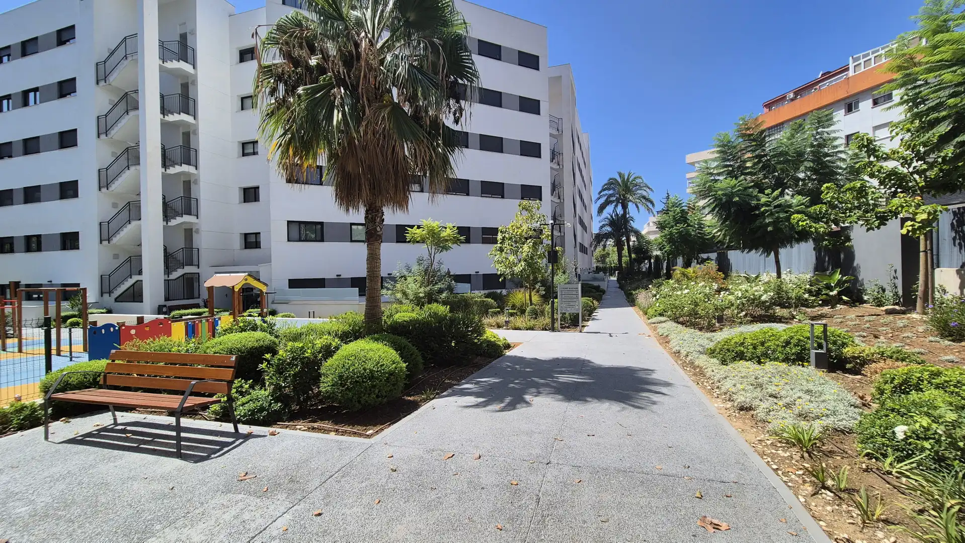 Exterior view of Ground floor for rent in Marbella  with Air Conditioner, Terrace and Storage room