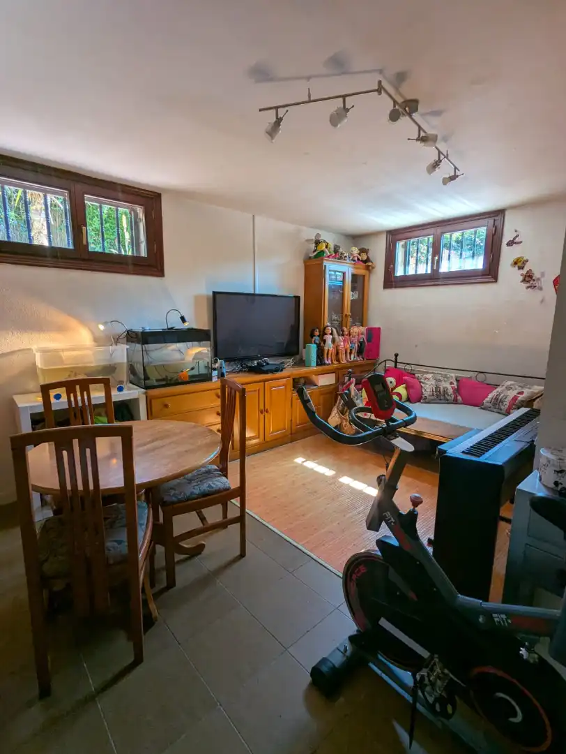 Einfamilien-Reihenhaus zum Verkauf in Amorebieta-Etxano mit Privatgarten, Terrasse und Balkon