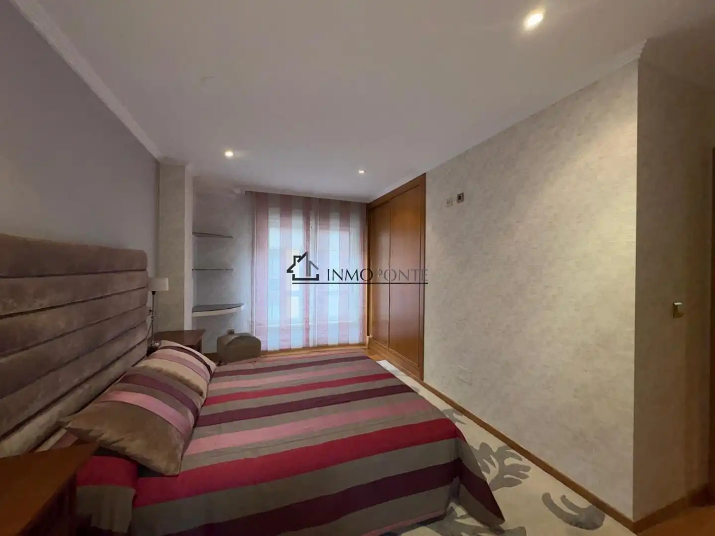 Schlafzimmer von Wohnung zur Miete in Pontevedra Capital  mit Heizung und Möbliert