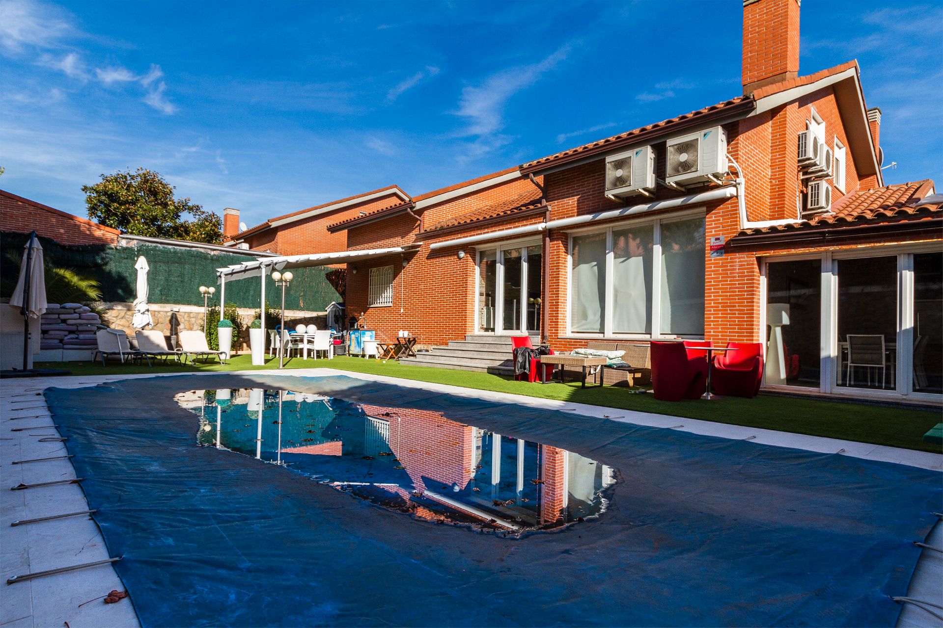 Swimming pool of House or chalet for sale in Rivas-Vaciamadrid  with Air Conditioner, Heating and Private garden