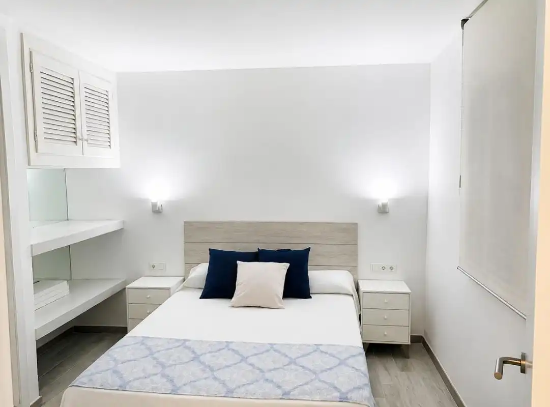 Schlafzimmer von Erdgeschoss zum Verkauf in Santa Eulària des Riu mit Klimaanlage, Heizung und Privatgarten