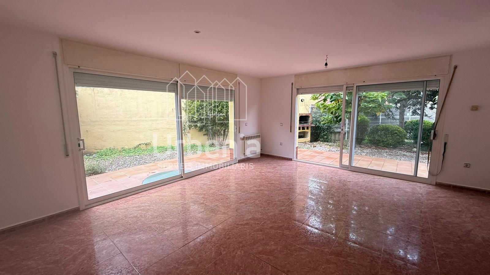 Sala de estar de Casa adosada en venta en Tordera con Calefacción, Jardín privado y Terraza