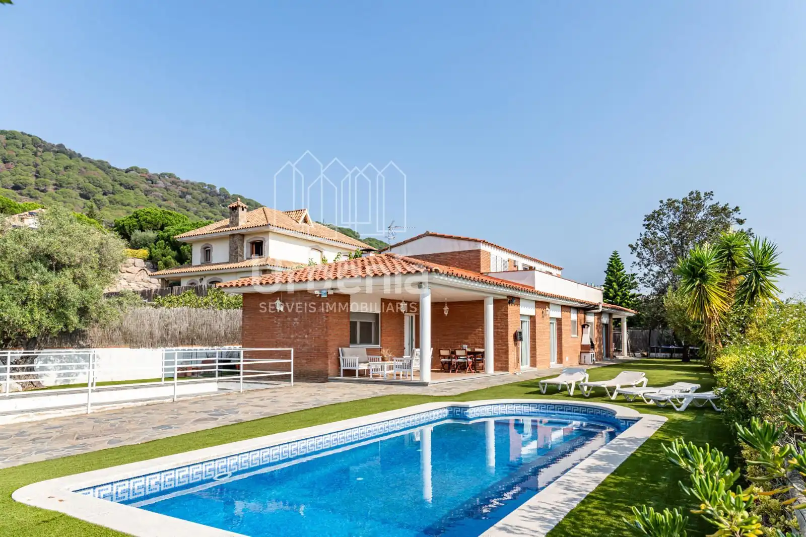 Außenansicht von Haus oder Chalet zum Verkauf in Argentona mit Privatgarten, Abstellraum und Schwimmbad