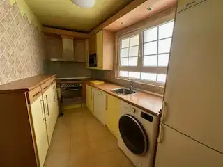 Cuina de Apartament de lloguer en León Capital  amb Aire condicionat, Calefacció i Parquet