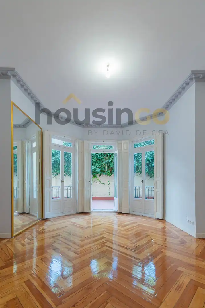 Flat for rent in Madrid  with Heating, Terrace and Oven