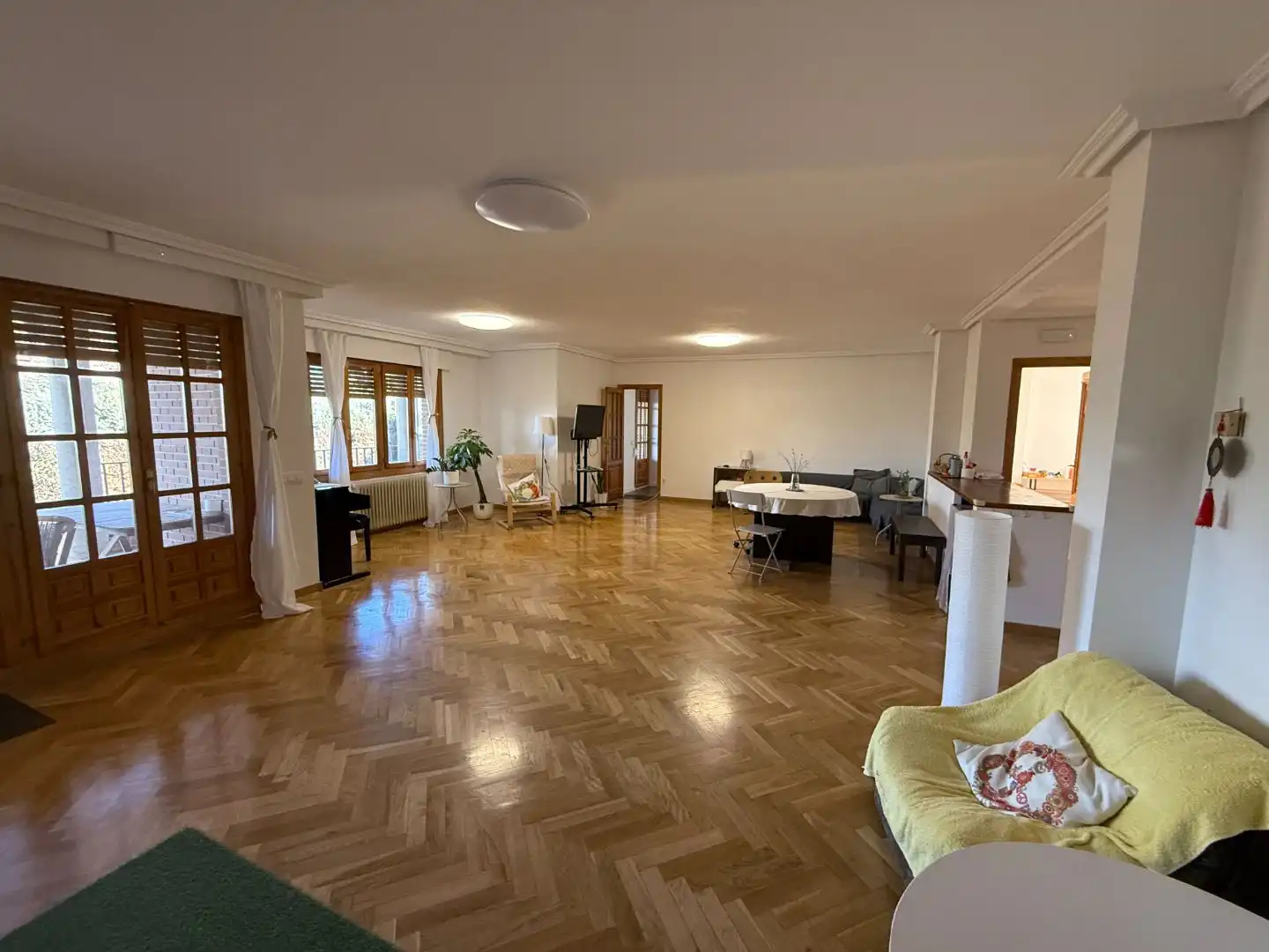Sala d'estar de Casa o xalet en venda en Las Rozas de Madrid amb Aire condicionat, Terrassa i Piscina