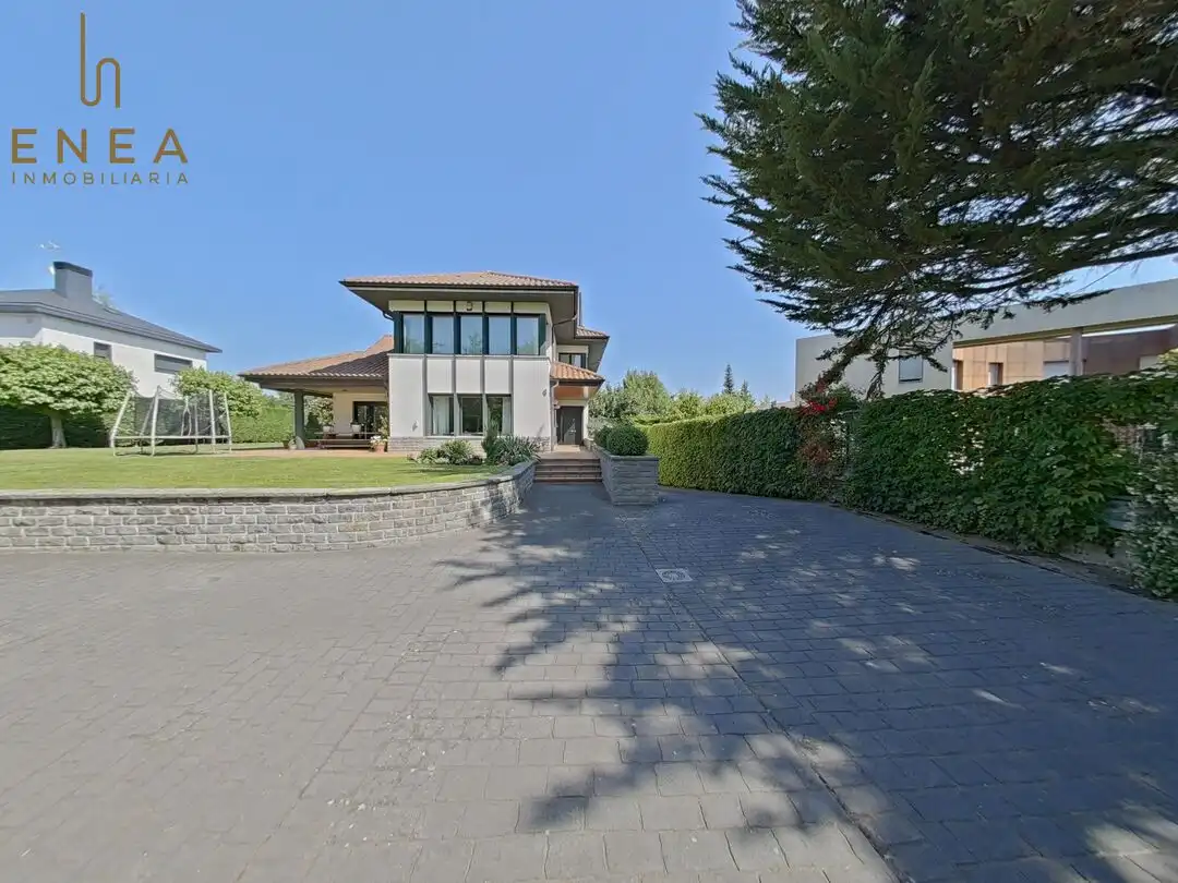 Vista exterior de Casa o chalet en venta en Vitoria - Gasteiz con Calefacción, Jardín privado y Trastero